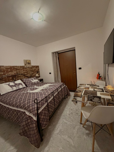 Bedroom, Camera dell' antico Arco Romano, Napoli
