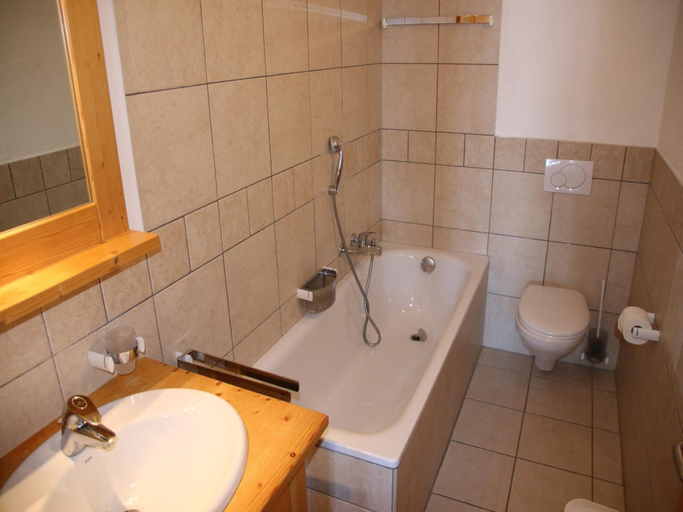 2, Cozy Apartment With Valley Views, Sion