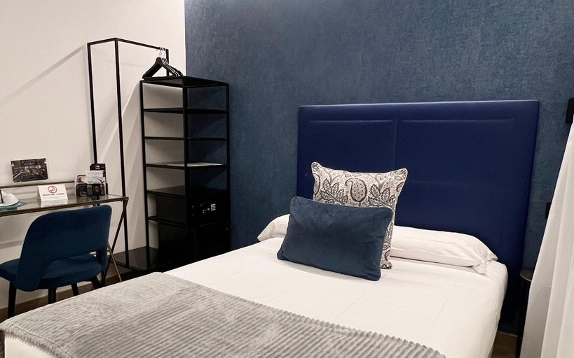 Bedroom 4, Pensión Ama Bilbao, Vizcaya