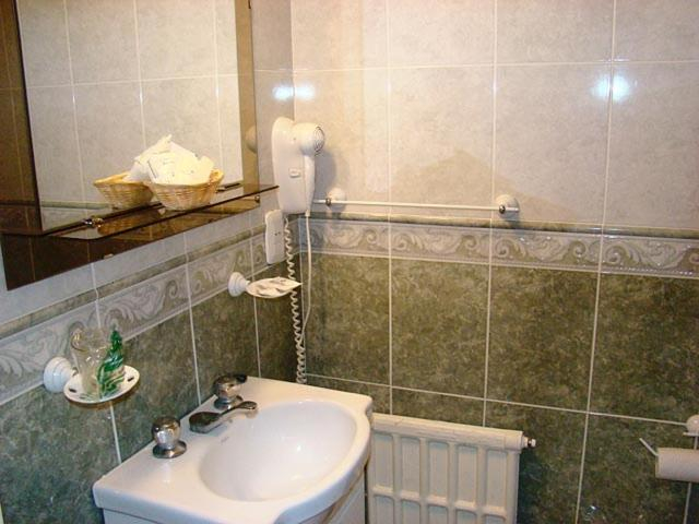Bathroom, Hotel Santa Eulalia I, General Alvarado