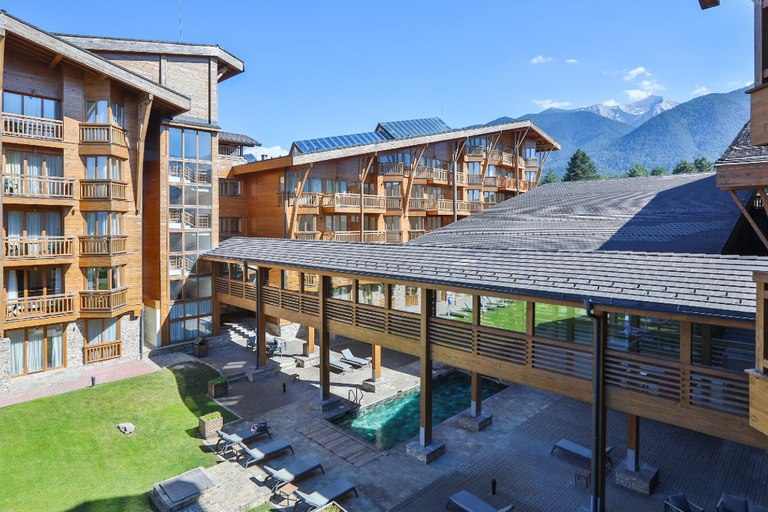 Exterior & Views