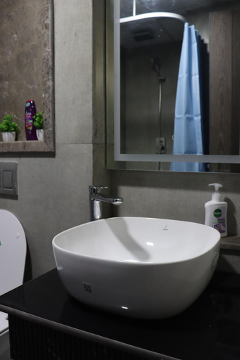 Bathroom 5, High Sky inn, Gautam Buddha Nagar