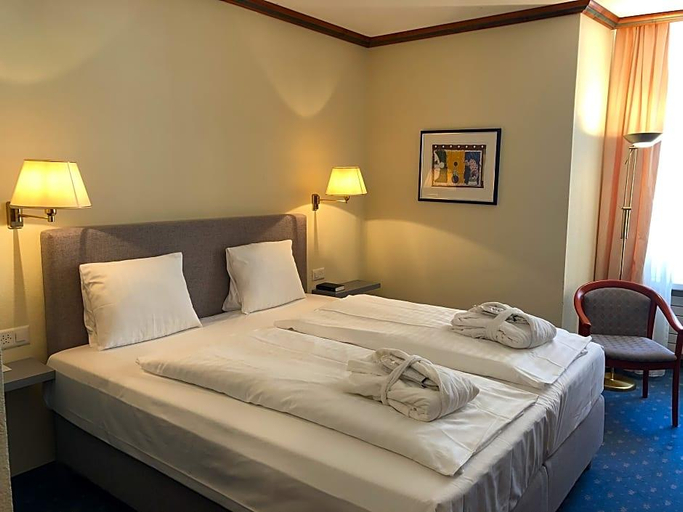 Bedroom 2, Thermalhotels Leukerbad, Leuk