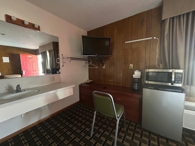 Others 5, Big 12 Motel Broken Bow NE, Custer