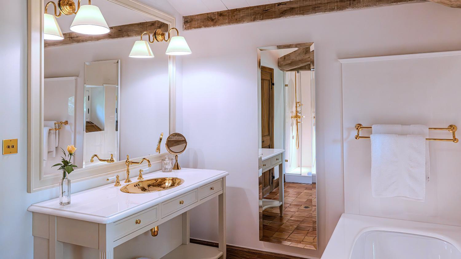 Shower, Les Pres d'Eugenie, Landes