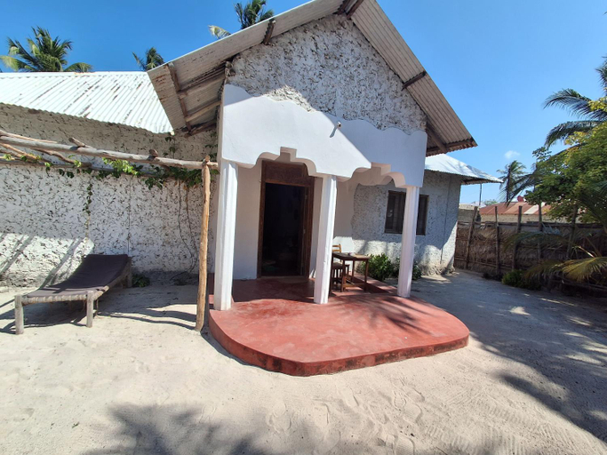 Others 4, Baraka house, Kusini