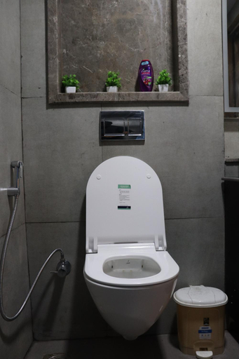 Bathroom 4, High Sky inn, Gautam Buddha Nagar
