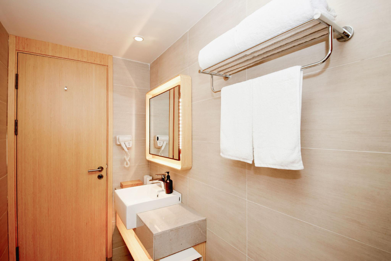 Bathroom 3, Ji Hotel Shanghai Ningguo Road Metro Station, Shanghai