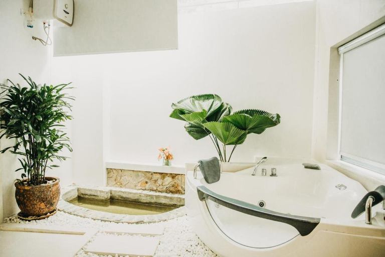 Bathroom 5, Hoang Ngoc Beach Resort, Phan Thiết