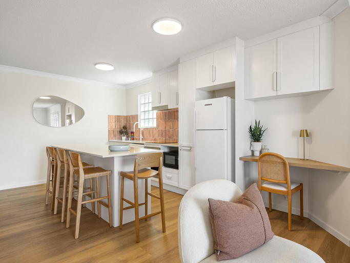 4, Bright 2-Bed Apartment with Stunning Ocean Views, Caloundra - Caloundra S.