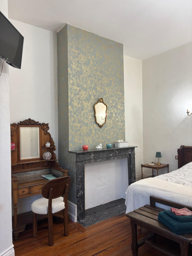 Bedroom 3, Chambre au Chateau de St-Pierre-Brouck, Nord