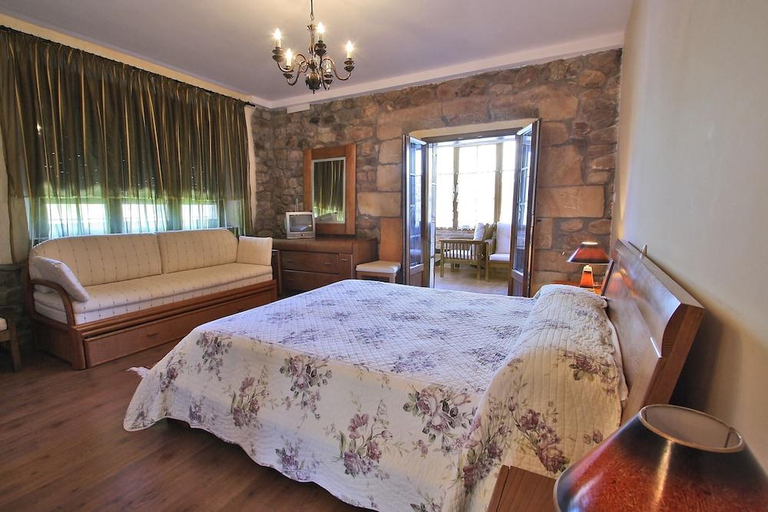 Bedroom 2, Posada Medieval El Manjon, Cantabria