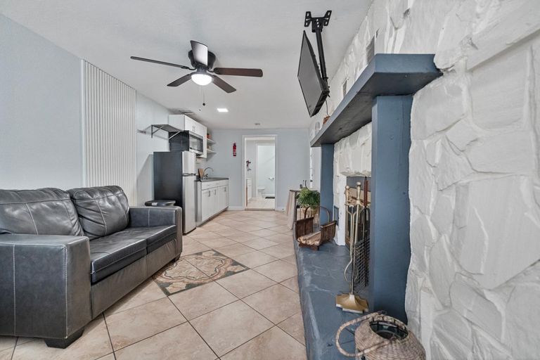 Facilities 4, PRIVATE STUDIO near Busch Gardens & USF, Hillsborough