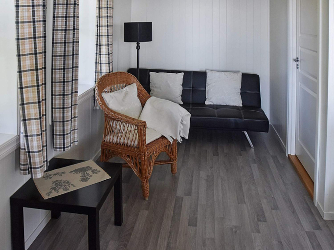 Bedroom 2, person holiday home in Onarheim, Tysnes