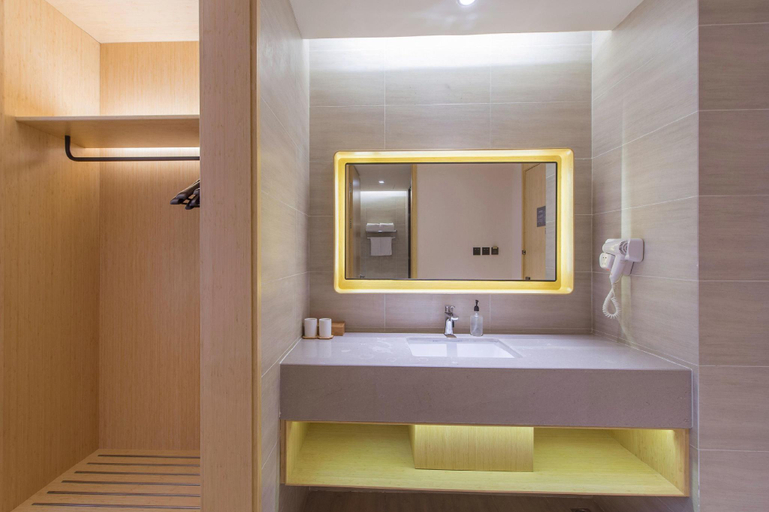 Bathroom 3, Hanting Premium Hotel Tianjin Huabei Group Metro Station, Tianjin