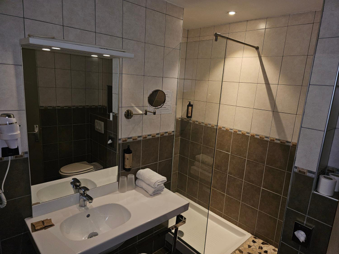 Bathroom 4, Hotel 1er Consul Rouen , Seine-Maritime