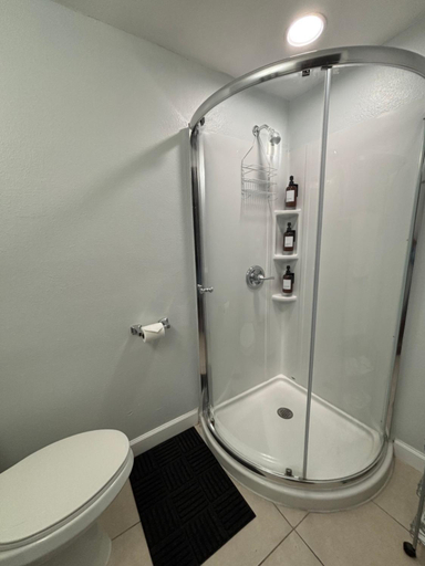 Shower 1, PRIVATE STUDIO near Busch Gardens & USF, Hillsborough