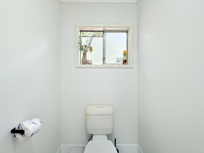 2, Pet-Friendly 2-Bed Beach House with Garden BBQ, Eurobodalla