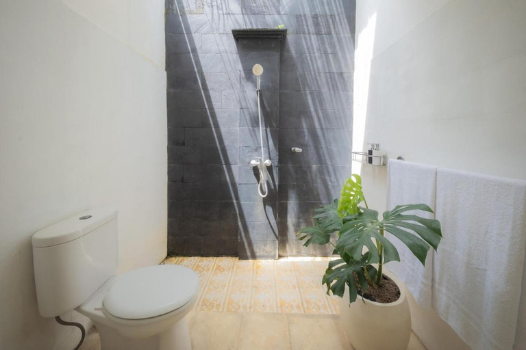 Bathroom 4, Villa Chandra Batu Belig, Badung