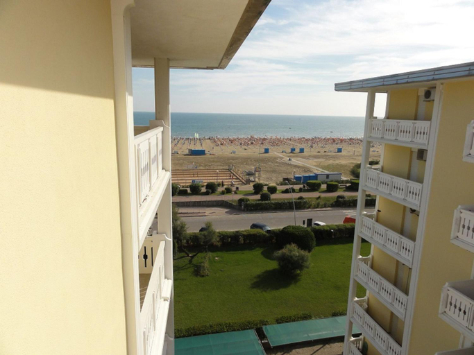 Others 3, Bibione apartment with side sea view, Venezia