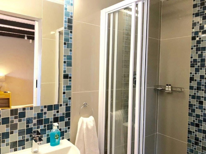 Bathroom 3, The Hillcrest Guesthouse, Buffalo City