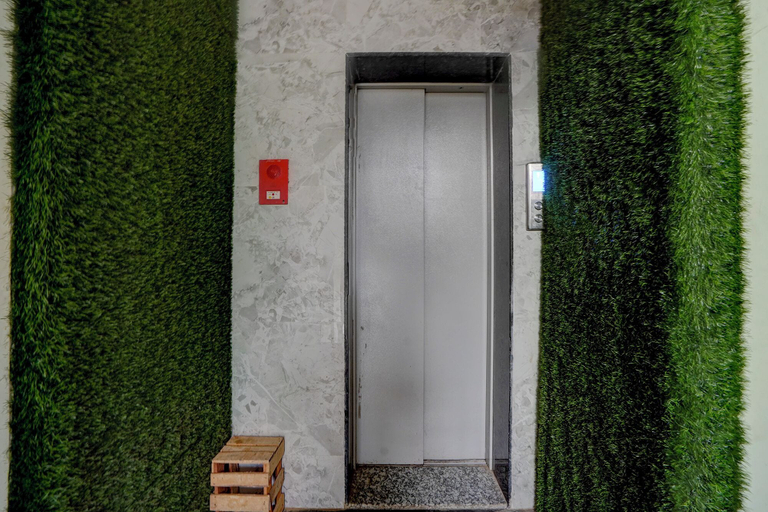 Elevator 2, Fabhotel Amber Palace, Pune