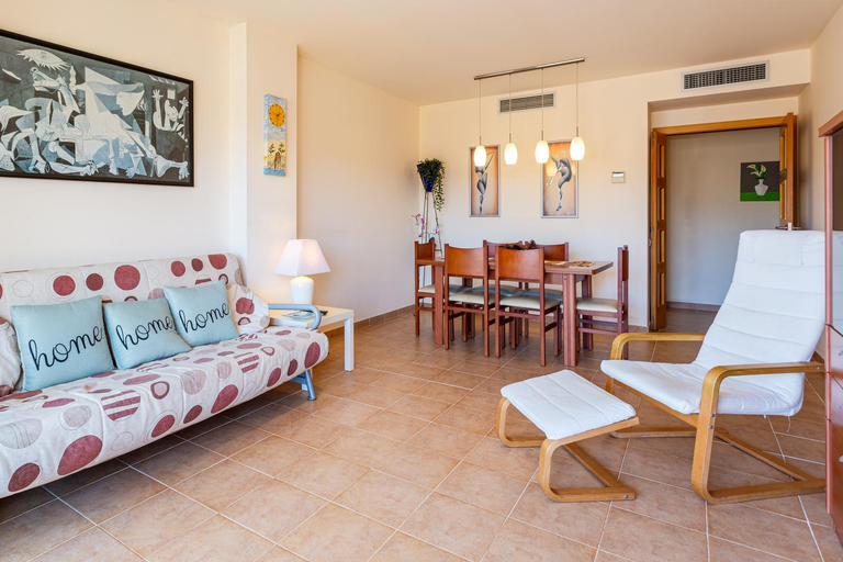 Others 2, Apto Narcis Solo Familias, Girona