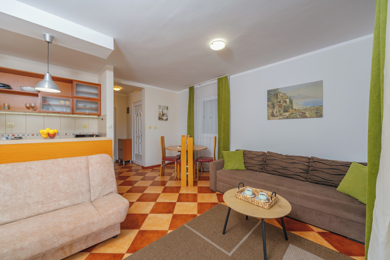 Living area 3, Spin Apartments