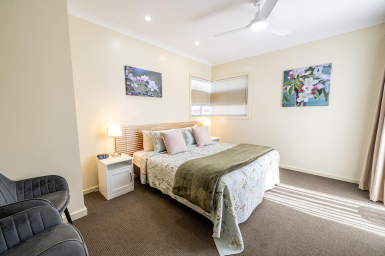 Bedroom 2, Strath Motel, Alexandrina- Strathalbyn