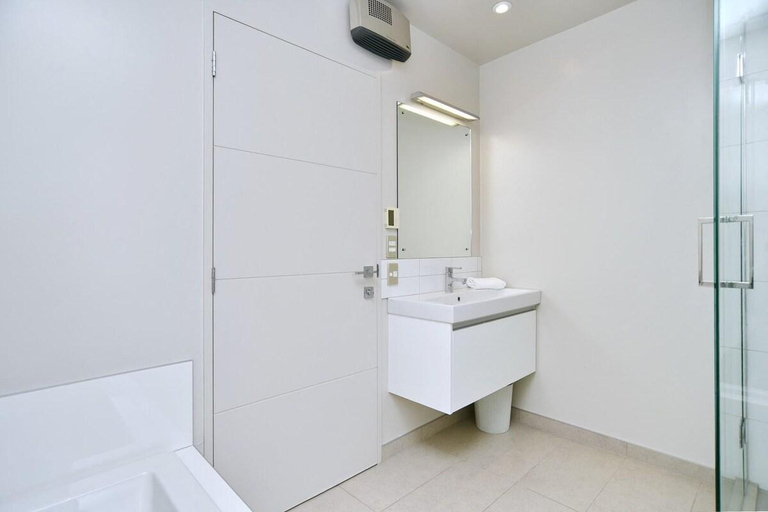 Bathroom 2, Jeffreys Road, Christchurch