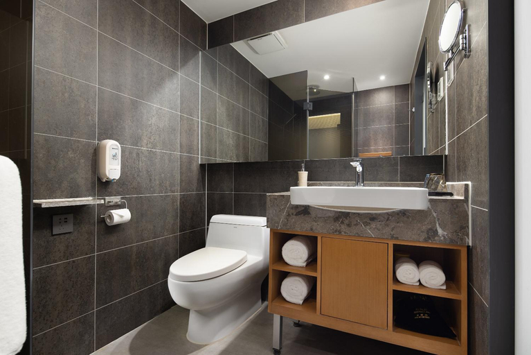 Bathroom, Qiuguo Hotel Beijing BIEC & Airport, Beijing