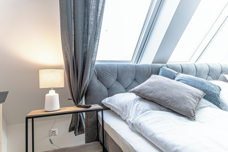 Room 4, Luxury AC Balcony Apartment City Center, Wien