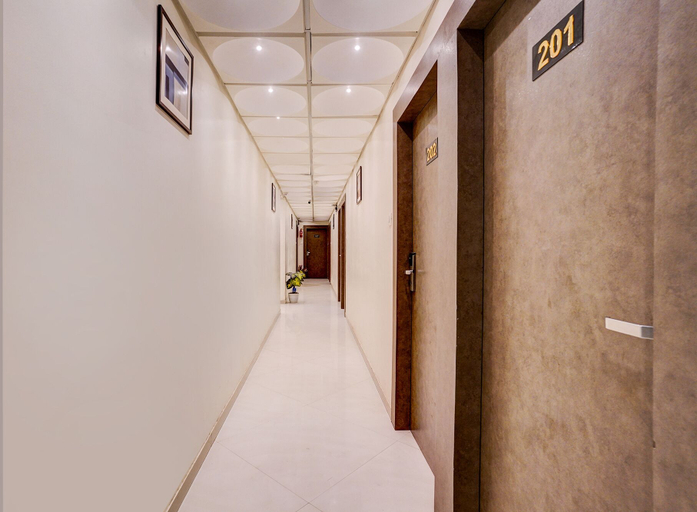 Lobby 2, Fabhotel Abrol Suites, Mumbai Suburban