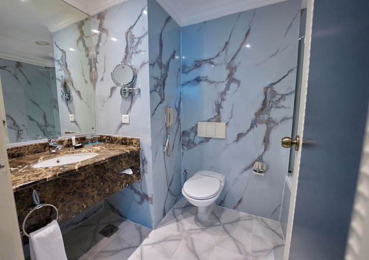 Bathroom 4, Grand Regency Doha Trademark Collection by Wyndham, Doha