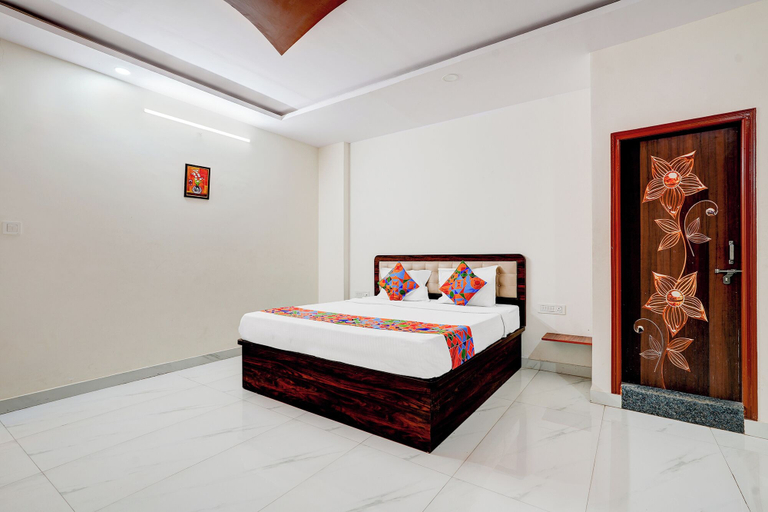 Room 2, Fabhotel Royal Garuda Palace, Ramanagara