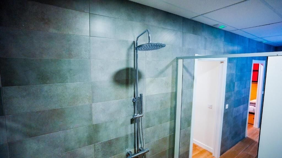 Bathroom 4, Fit Hostel Madrid, Madrid