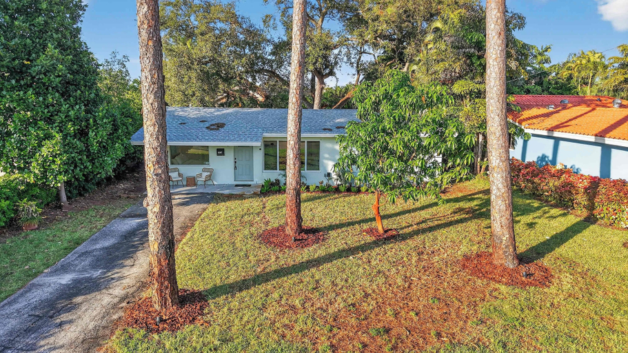 Exterior 4, Evergreen Retreat Home for 7, Broward