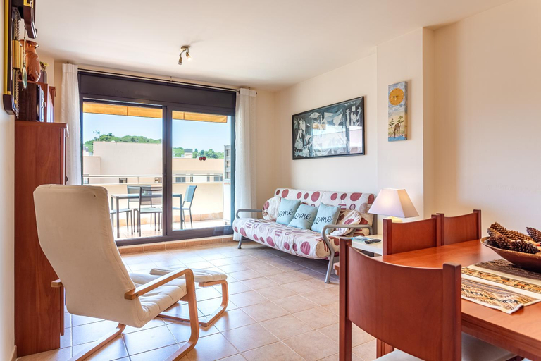 Others 5, Apto Narcis Solo Familias, Girona