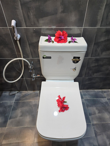 Bathroom 4, UPOLE APARTMENTS, Kaskazini 'A'