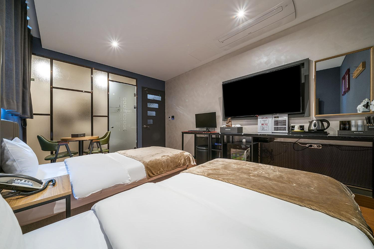 Others 2, Triple 8 Hotel, Geum-cheon