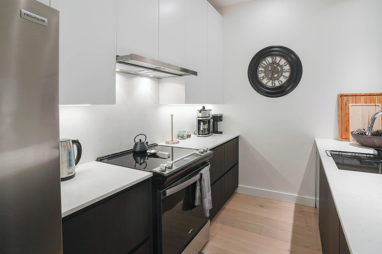Private kitchen 4, Mackenzie Mountain Hop, Columbia-Shuswap