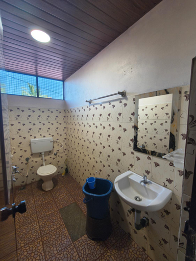 Bathroom 5, Adiga's Homestay Dharmasthala, Dakshina Kannada