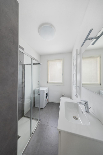 Bathroom 2, Villa Prestige, Brescia