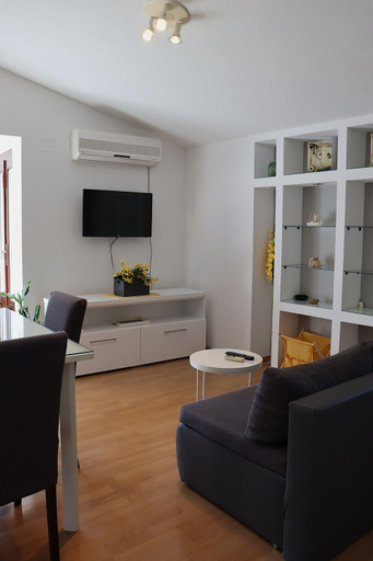 Others 4, Apartments Antisa, Tučepi
