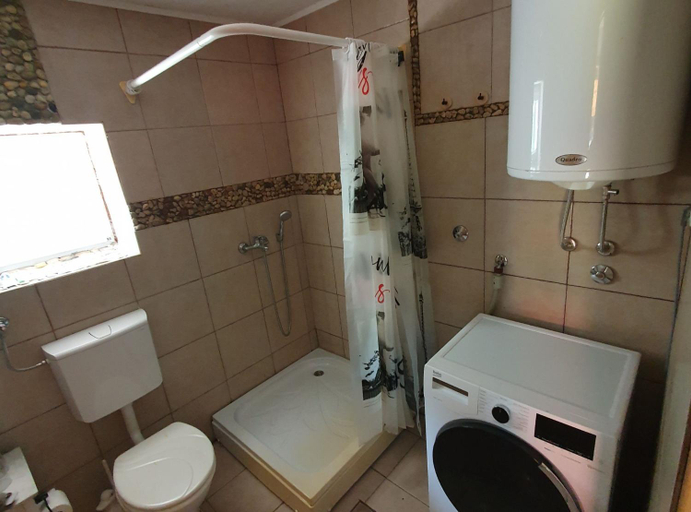 Bathroom 3, Viva Ve, Brinje