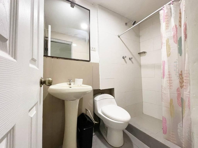 Bathroom 5, Casa Justina, Cusco