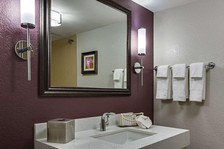 Bathroom 4, Creekstone Inn, Sevier