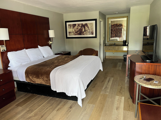Bedroom 2, Budget Inn of Jasper, Hamilton