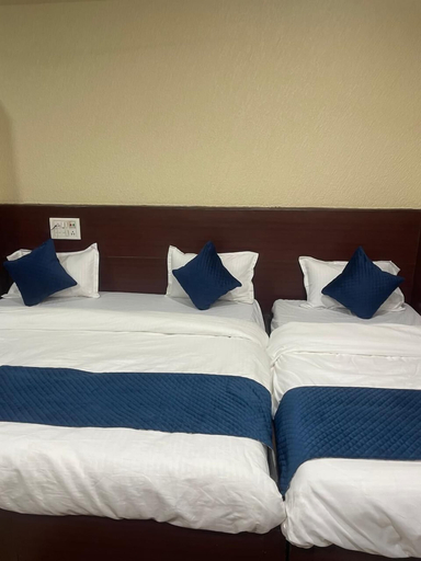 Room 4, Hotel Glory By Seasons, Indore