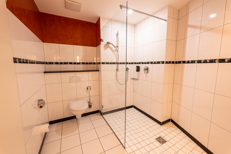 Bathroom 5, Weinquartier Burggarten, Ahrweiler